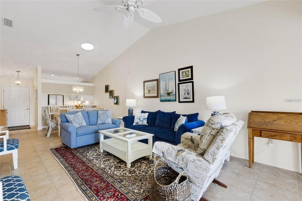 For Rent: $2,500 (2 beds, 2 baths, 1272 Square Feet)