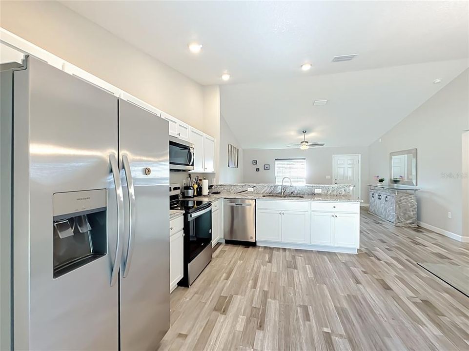 For Sale: $260,000 (3 beds, 2 baths, 1315 Square Feet)