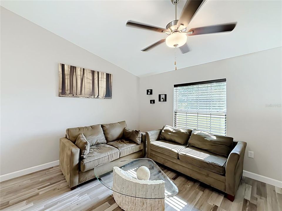 For Sale: $260,000 (3 beds, 2 baths, 1315 Square Feet)