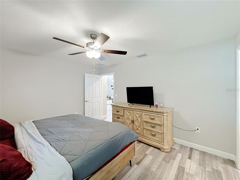 For Sale: $260,000 (3 beds, 2 baths, 1315 Square Feet)