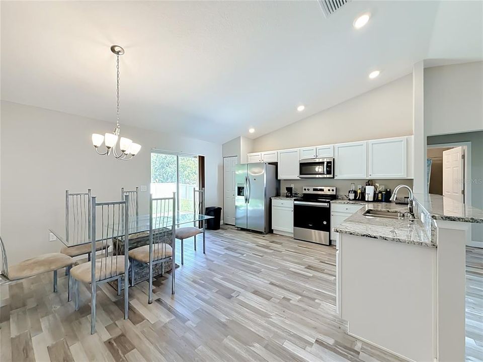 For Sale: $260,000 (3 beds, 2 baths, 1315 Square Feet)
