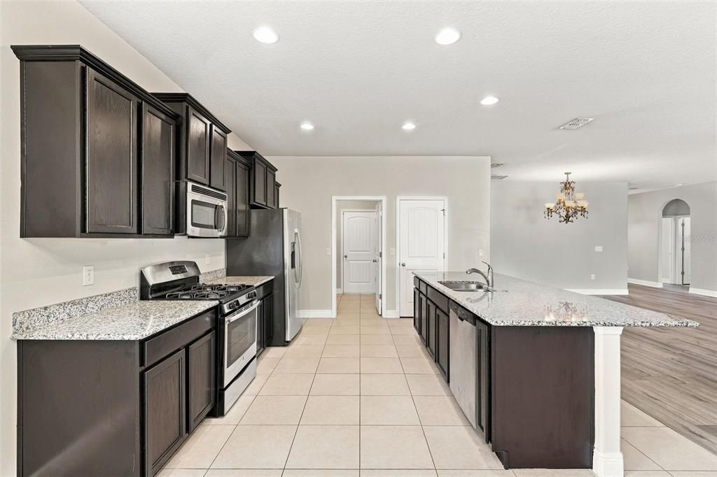 En Venta: $395,000 (4 camas, 3 baños, 2366 Pies cuadrados)