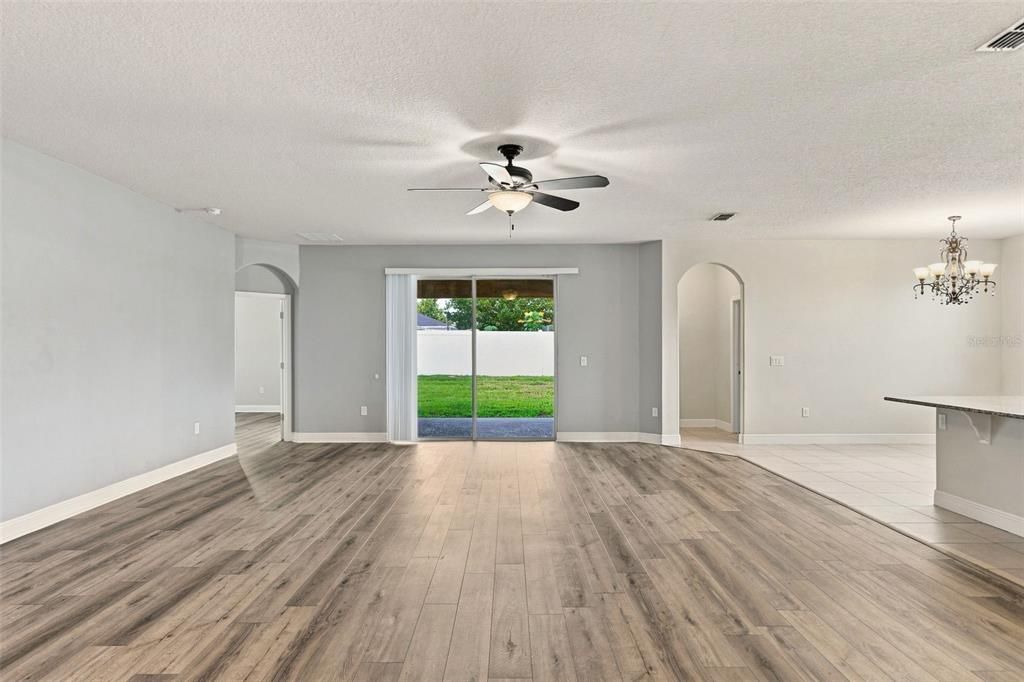 En Venta: $395,000 (4 camas, 3 baños, 2366 Pies cuadrados)