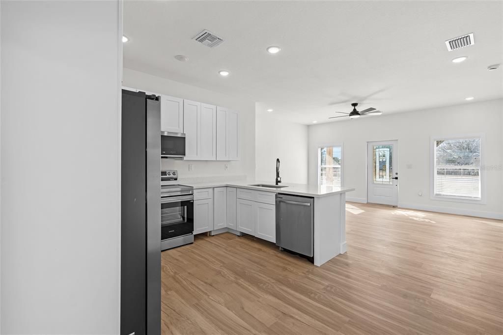 Active With Contract: $339,900 (3 beds, 2 baths, 1500 Square Feet)