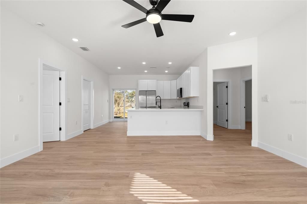 Active With Contract: $339,900 (3 beds, 2 baths, 1500 Square Feet)