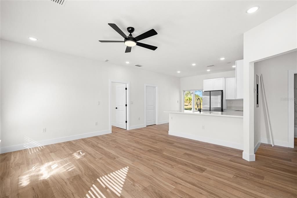 Active With Contract: $339,900 (3 beds, 2 baths, 1500 Square Feet)
