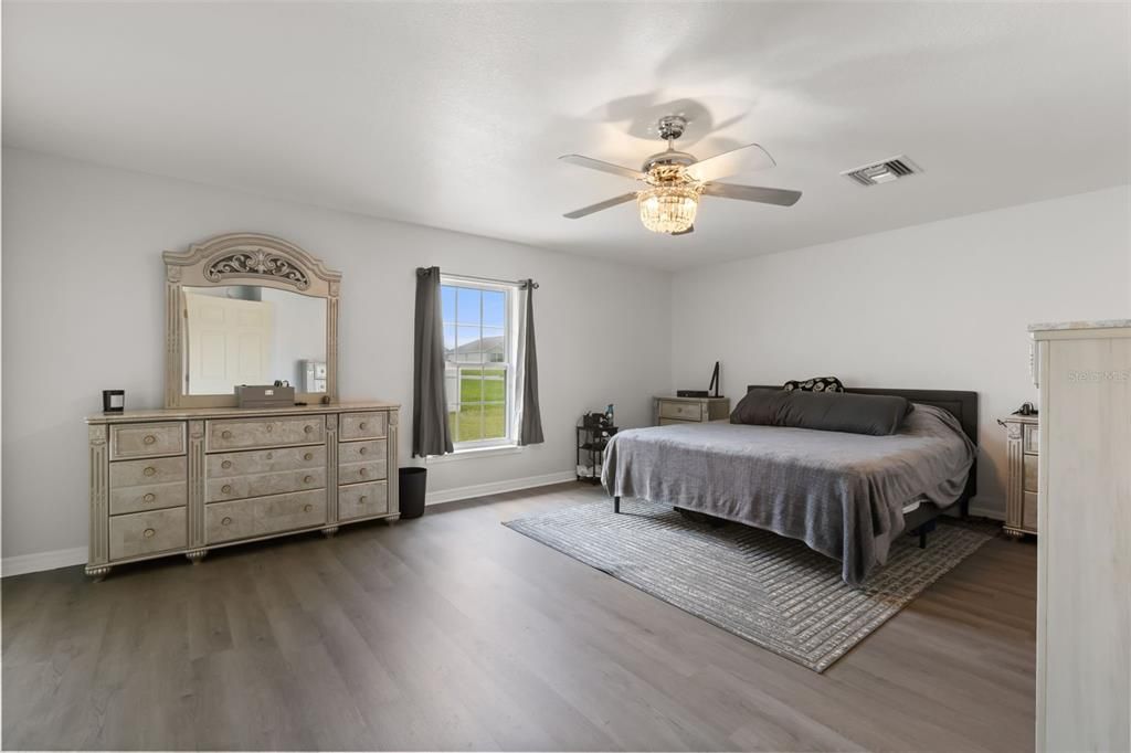 For Sale: $559,900 (4 beds, 3 baths, 3225 Square Feet)