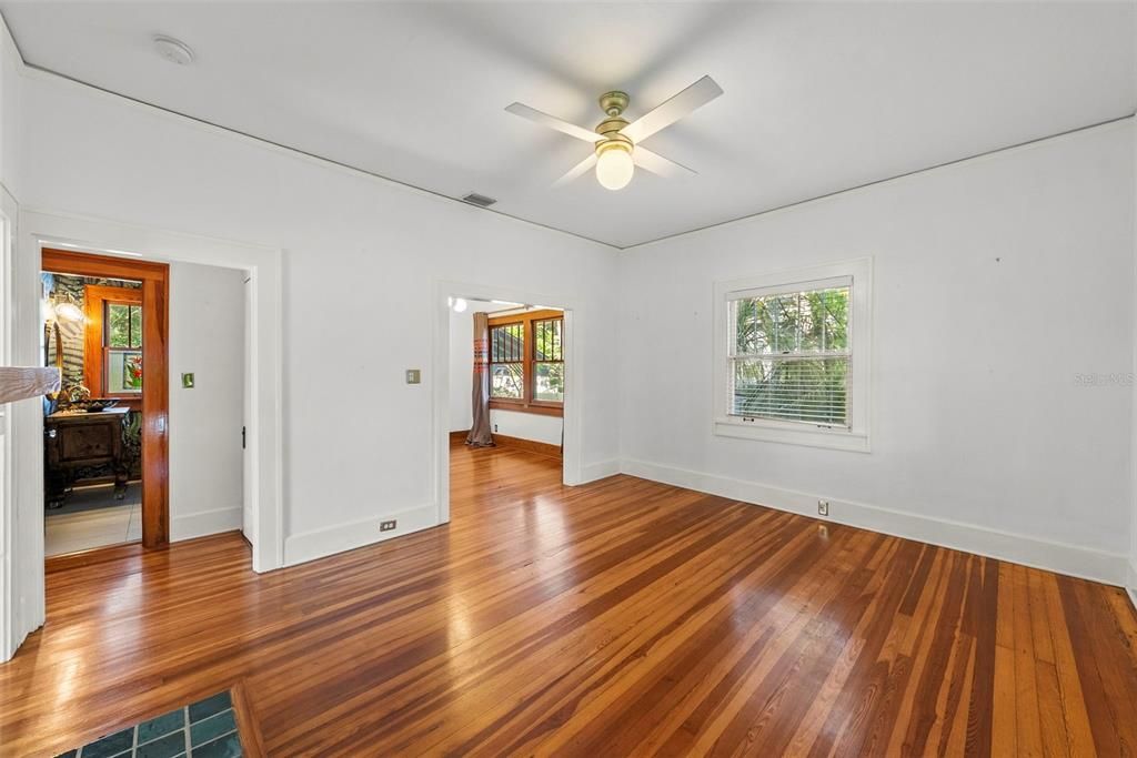 En Venta: $549,000 (2 camas, 1 baños, 858 Pies cuadrados)
