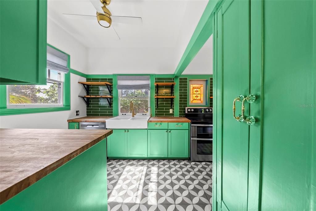 En Venta: $549,000 (2 camas, 1 baños, 858 Pies cuadrados)