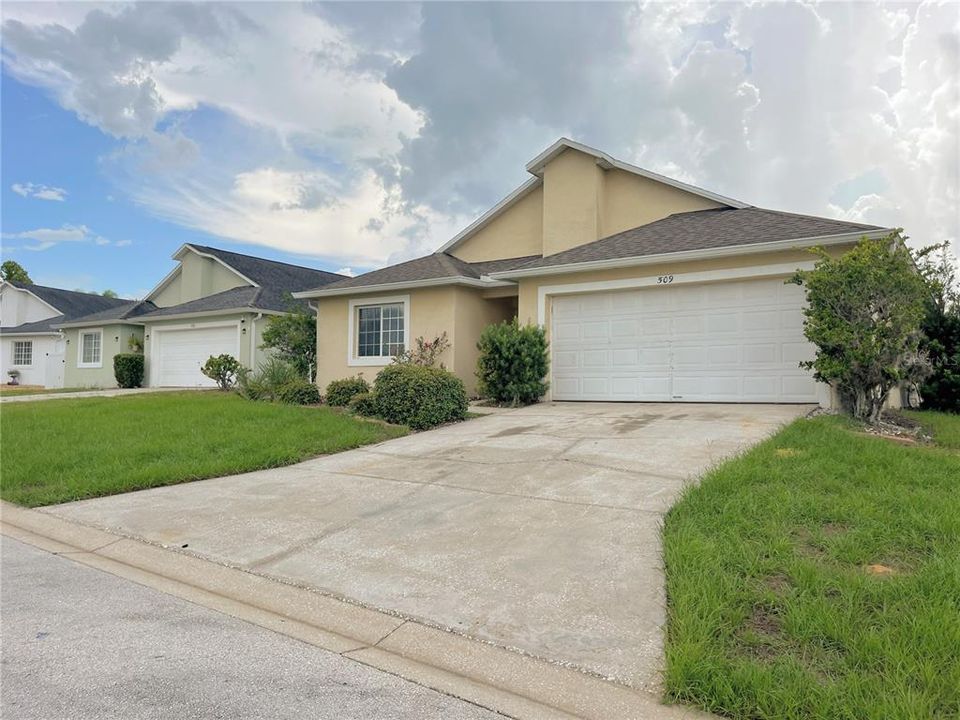For Rent: $2,349 (4 beds, 2 baths, 1414 Square Feet)