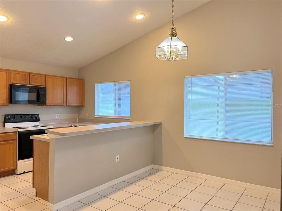 For Rent: $2,349 (4 beds, 2 baths, 1414 Square Feet)