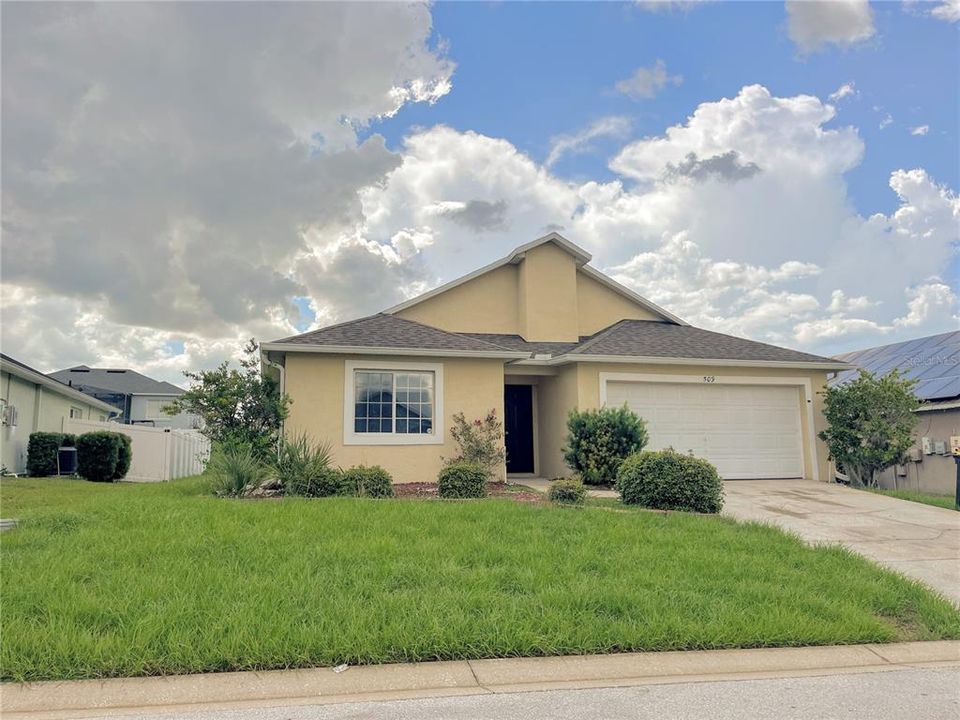 For Rent: $2,349 (4 beds, 2 baths, 1414 Square Feet)