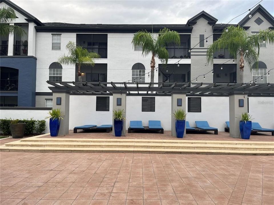 For Rent: $1,375 (1 beds, 1 baths, 715 Square Feet)
