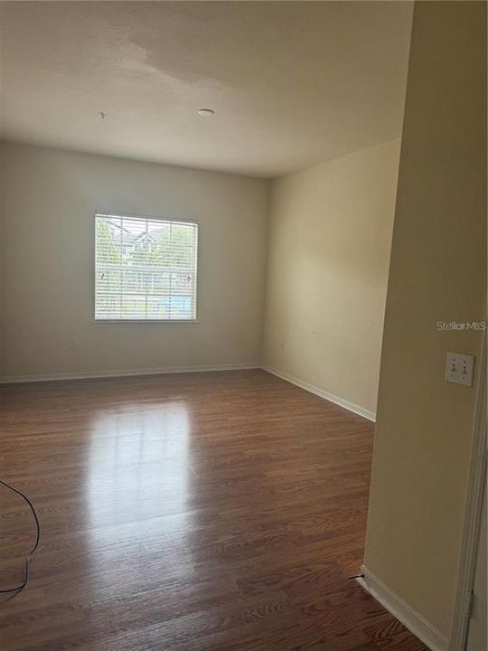 For Rent: $1,375 (1 beds, 1 baths, 715 Square Feet)