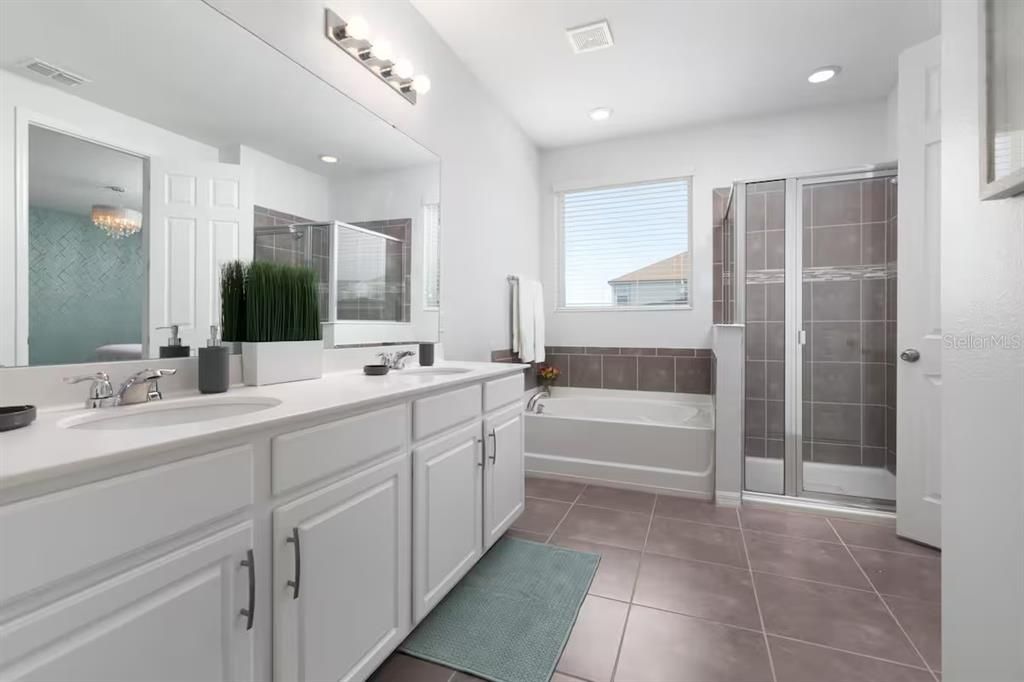 For Sale: $749,000 (7 beds, 6 baths, 4093 Square Feet)