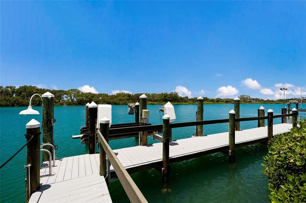 For Sale: $6,995,000 (4 beds, 4 baths, 4921 Square Feet)