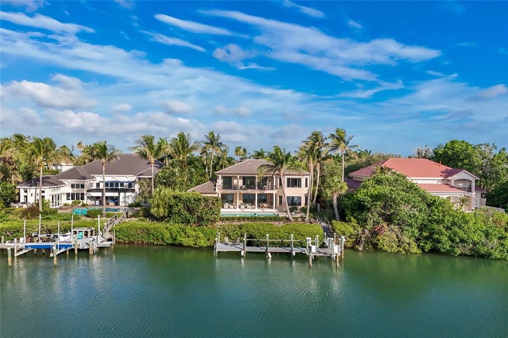 For Sale: $6,995,000 (4 beds, 4 baths, 4921 Square Feet)