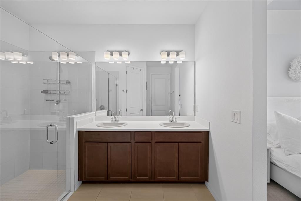 For Sale: $630,000 (5 beds, 3 baths, 2434 Square Feet)