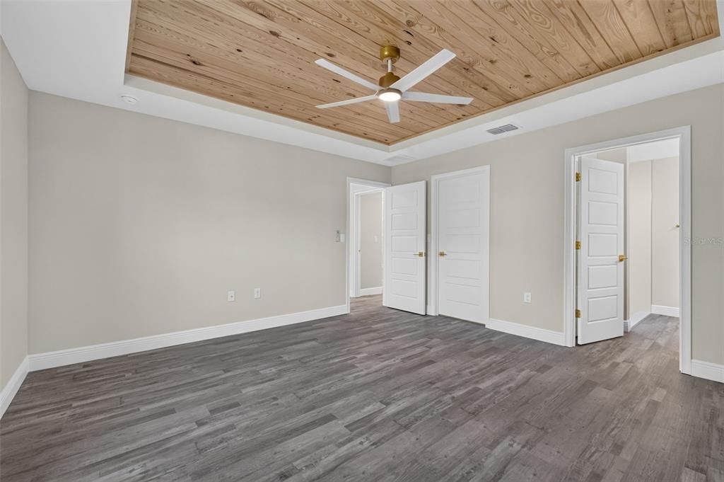 For Sale: $299,900 (3 beds, 2 baths, 1454 Square Feet)