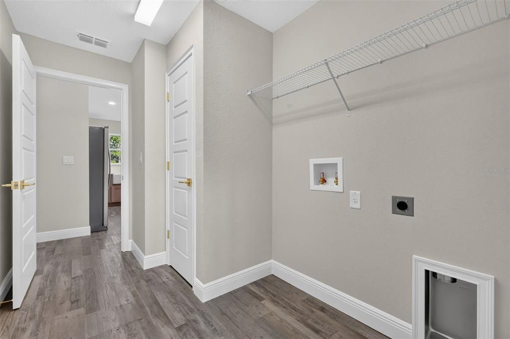 For Sale: $299,900 (3 beds, 2 baths, 1454 Square Feet)