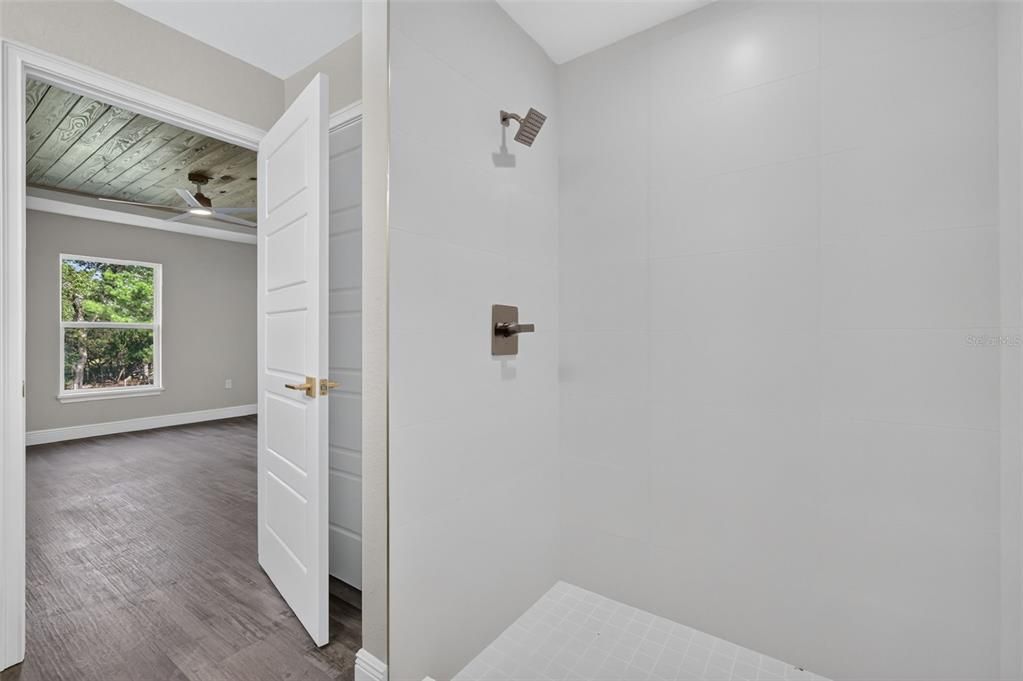 For Sale: $299,900 (3 beds, 2 baths, 1454 Square Feet)