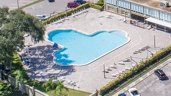 На продажу: $135,900 (2 спален, 2 ванн, 1100 Квадратных фут)