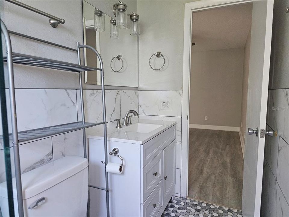 На продажу: $135,900 (2 спален, 2 ванн, 1100 Квадратных фут)
