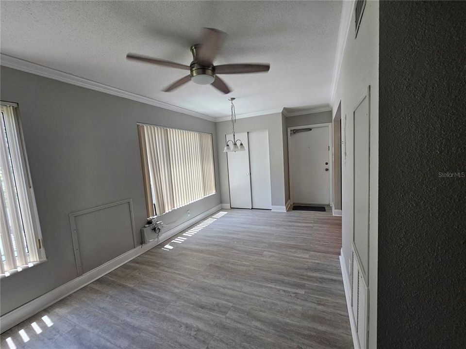 На продажу: $135,900 (2 спален, 2 ванн, 1100 Квадратных фут)