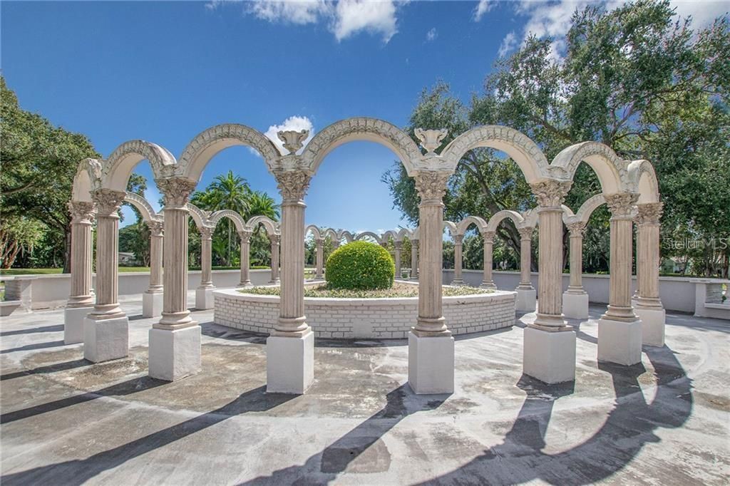 На продажу: $135,900 (2 спален, 2 ванн, 1100 Квадратных фут)