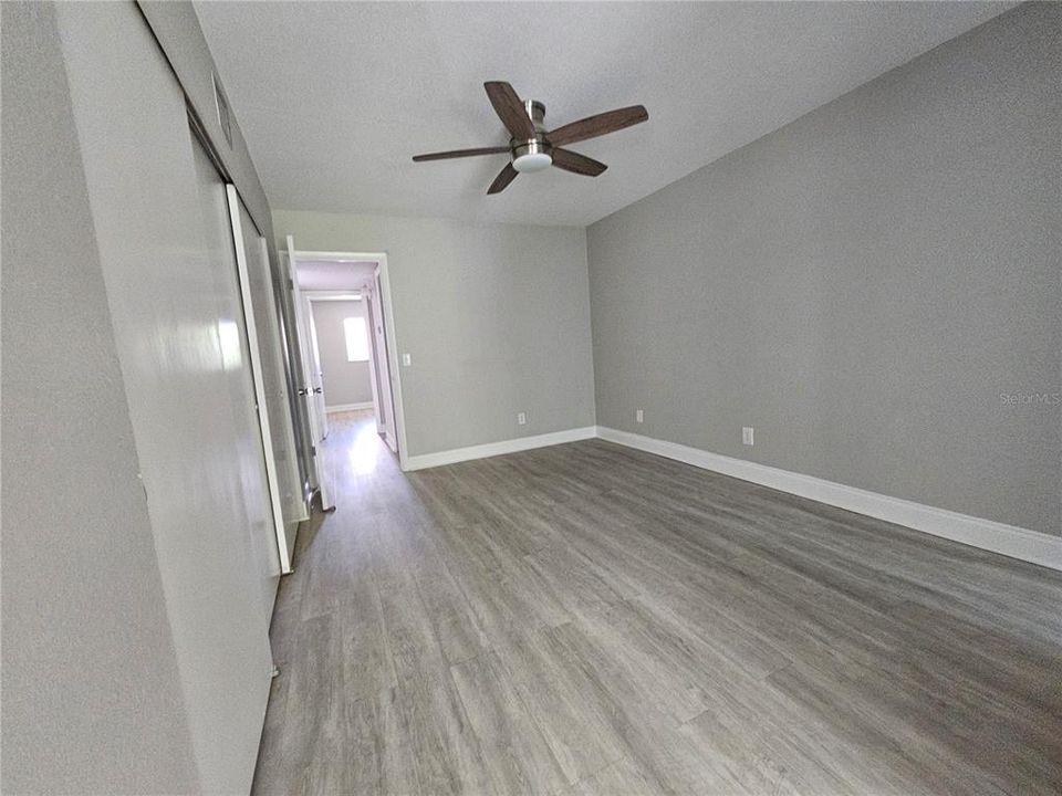 На продажу: $135,900 (2 спален, 2 ванн, 1100 Квадратных фут)