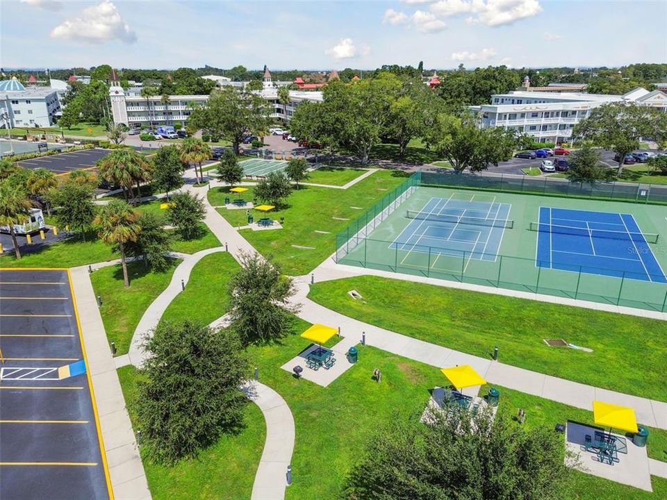 На продажу: $135,900 (2 спален, 2 ванн, 1100 Квадратных фут)