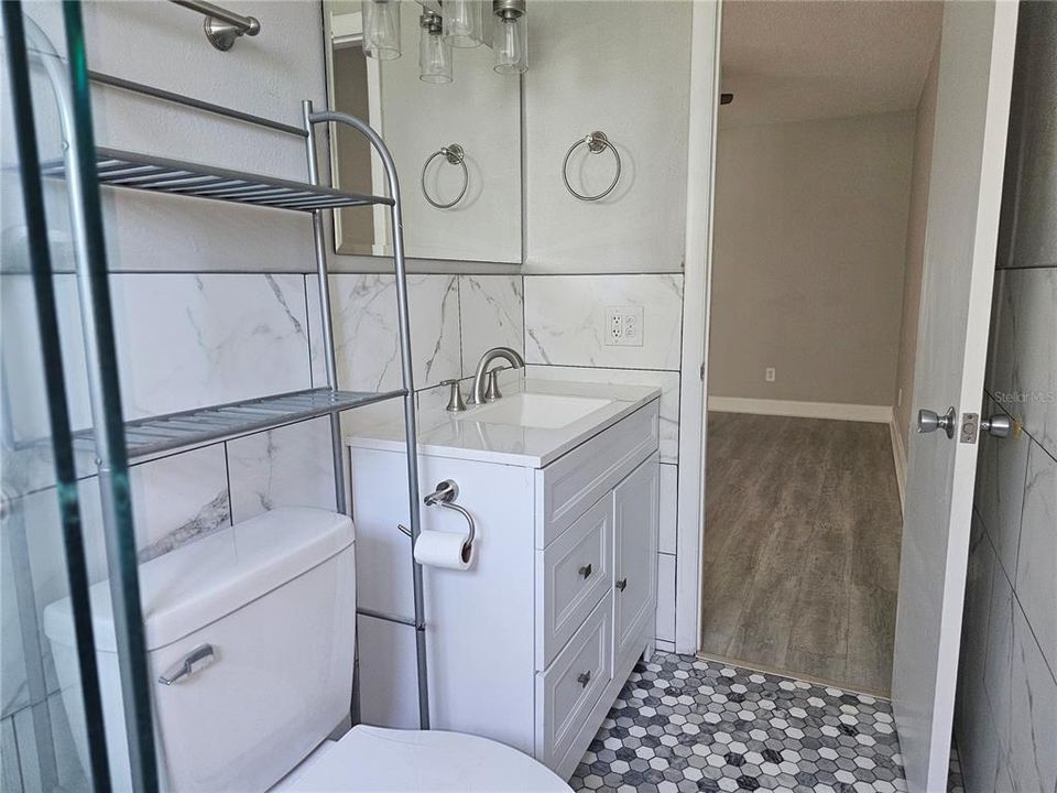 На продажу: $135,900 (2 спален, 2 ванн, 1100 Квадратных фут)