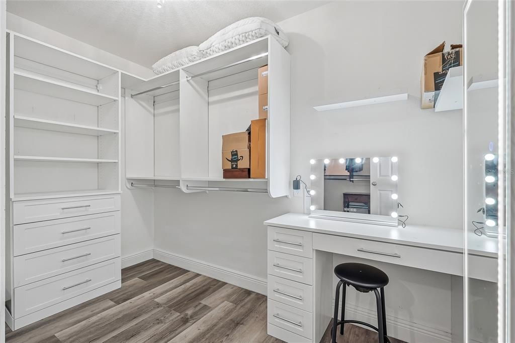 На продажу: $350,000 (4 спален, 2 ванн, 2307 Квадратных фут)