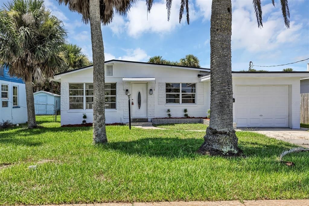 For Sale: $338,000 (2 beds, 2 baths, 1258 Square Feet)