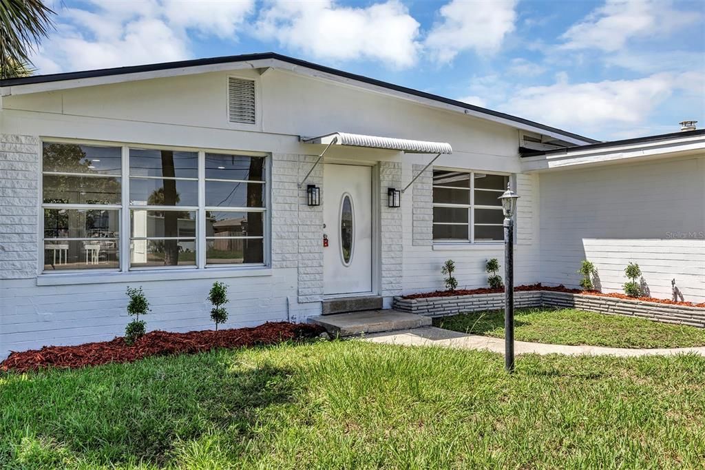 For Sale: $338,000 (2 beds, 2 baths, 1258 Square Feet)