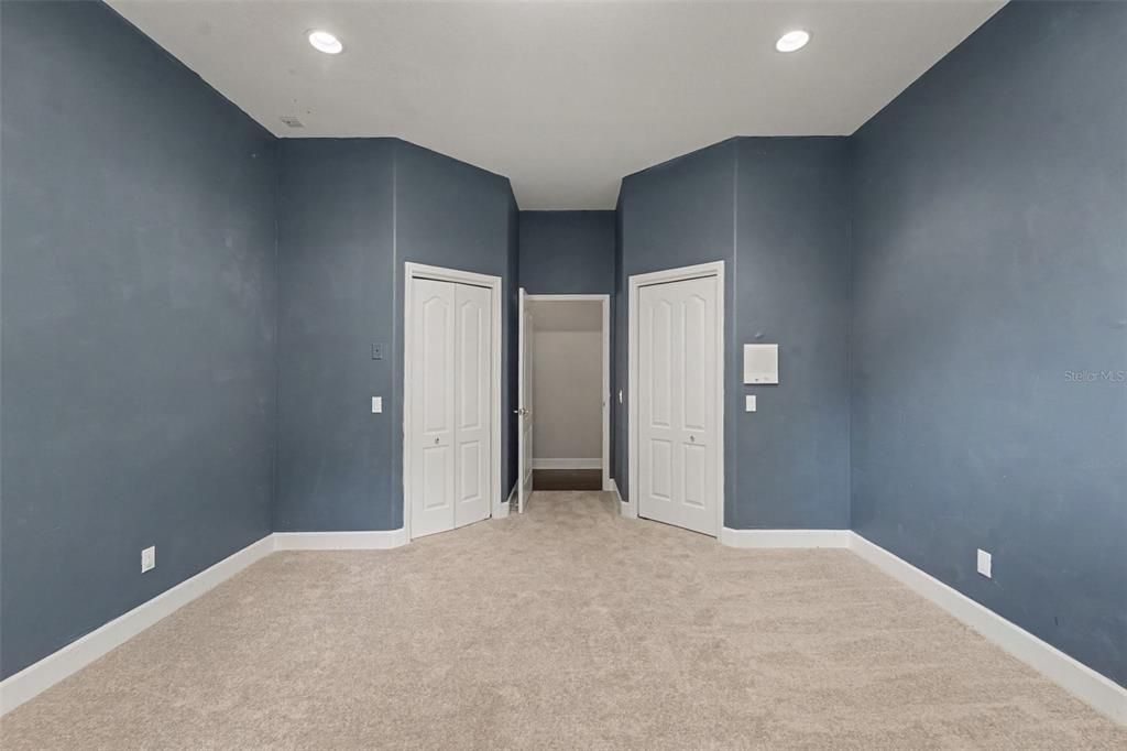 For Sale: $874,999 (6 beds, 4 baths, 4923 Square Feet)