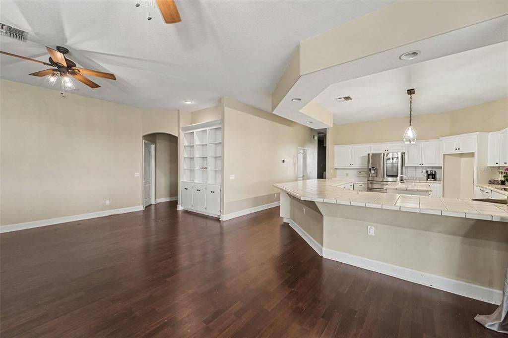 For Sale: $874,999 (6 beds, 4 baths, 4923 Square Feet)