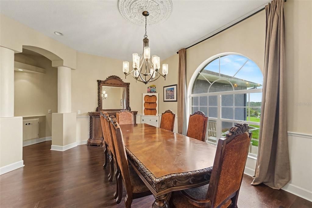 For Sale: $874,999 (6 beds, 4 baths, 4923 Square Feet)