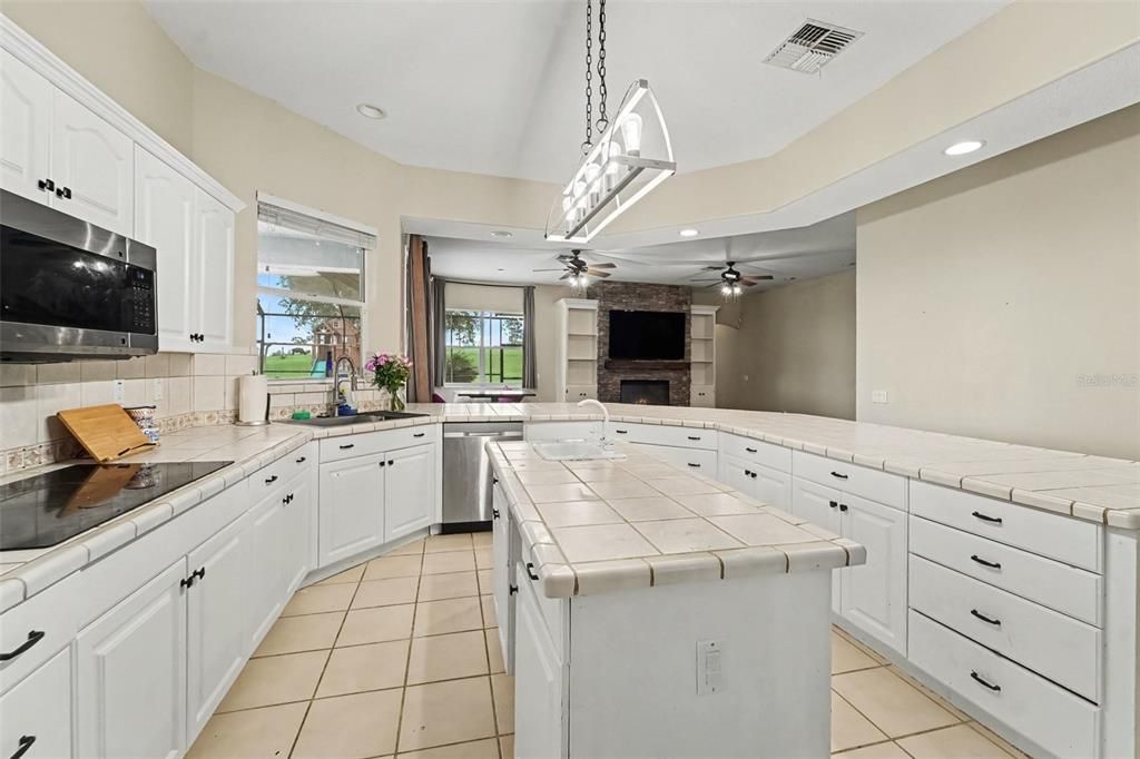 For Sale: $874,999 (6 beds, 4 baths, 4923 Square Feet)