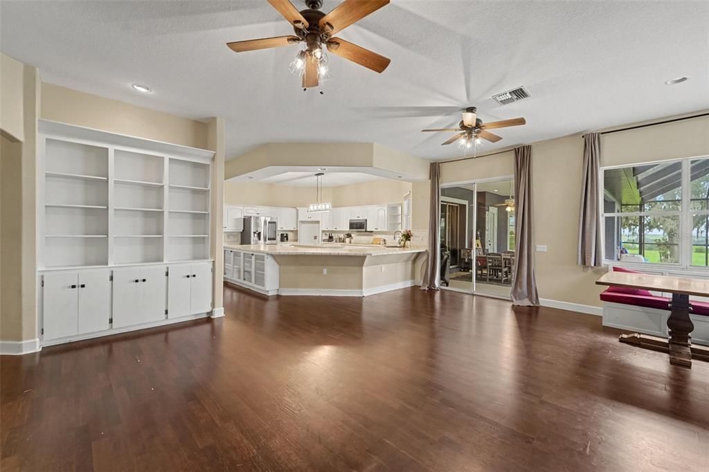 For Sale: $874,999 (6 beds, 4 baths, 4923 Square Feet)