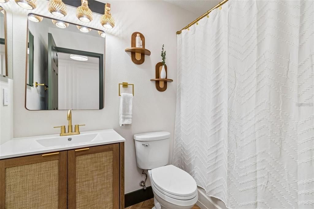 For Rent: $3,600 (3 beds, 2 baths, 1572 Square Feet)