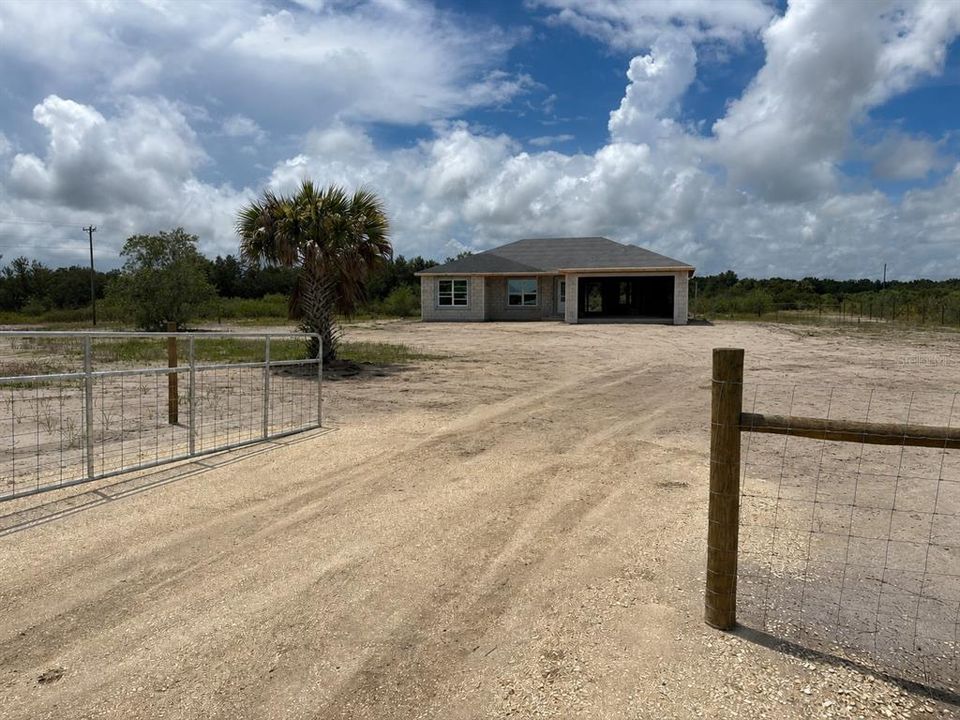 For Sale: $369,900 (3 beds, 2 baths, 1504 Square Feet)