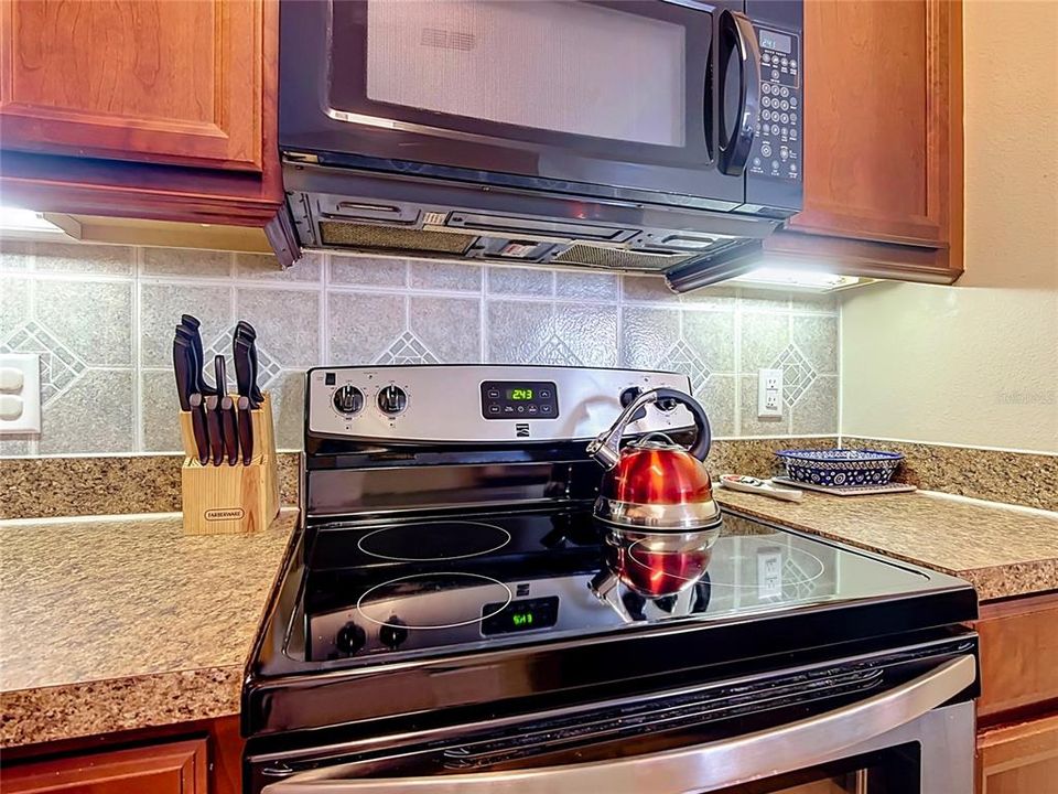 For Sale: $299,900 (3 beds, 2 baths, 1427 Square Feet)
