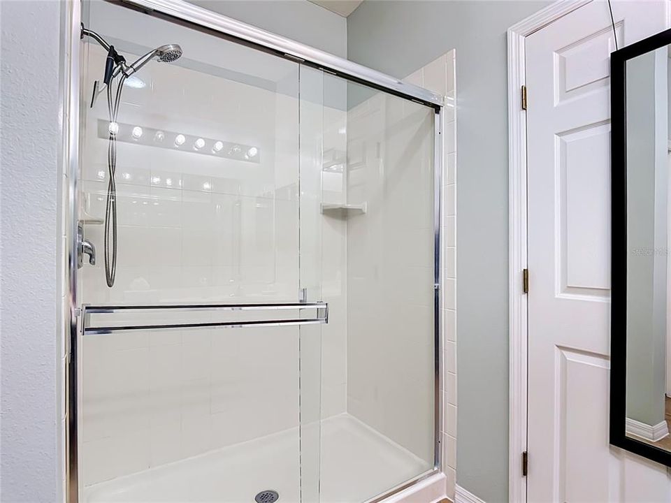 For Sale: $299,900 (3 beds, 2 baths, 1427 Square Feet)