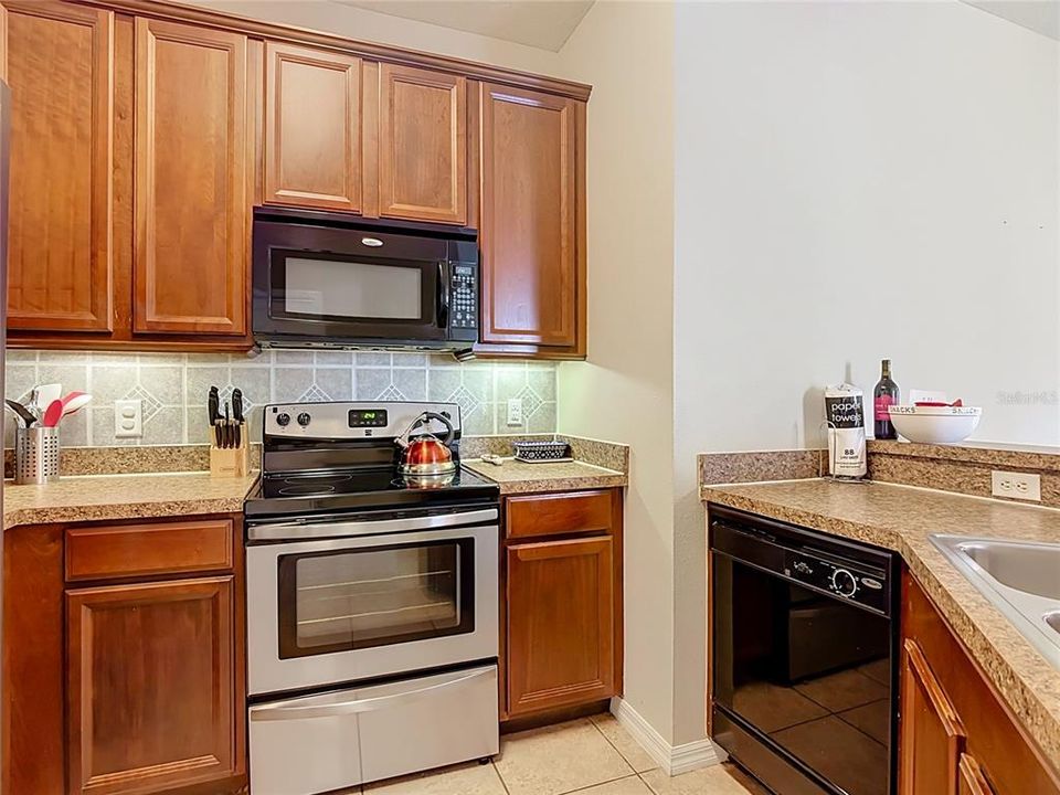 For Sale: $299,900 (3 beds, 2 baths, 1427 Square Feet)