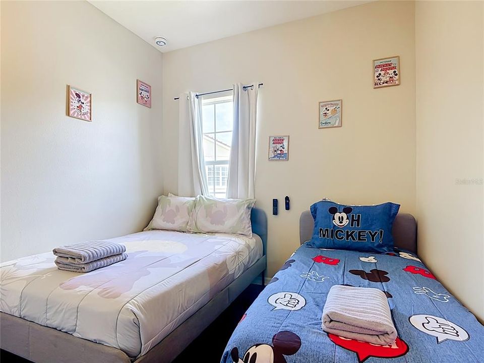 For Sale: $299,900 (3 beds, 2 baths, 1427 Square Feet)