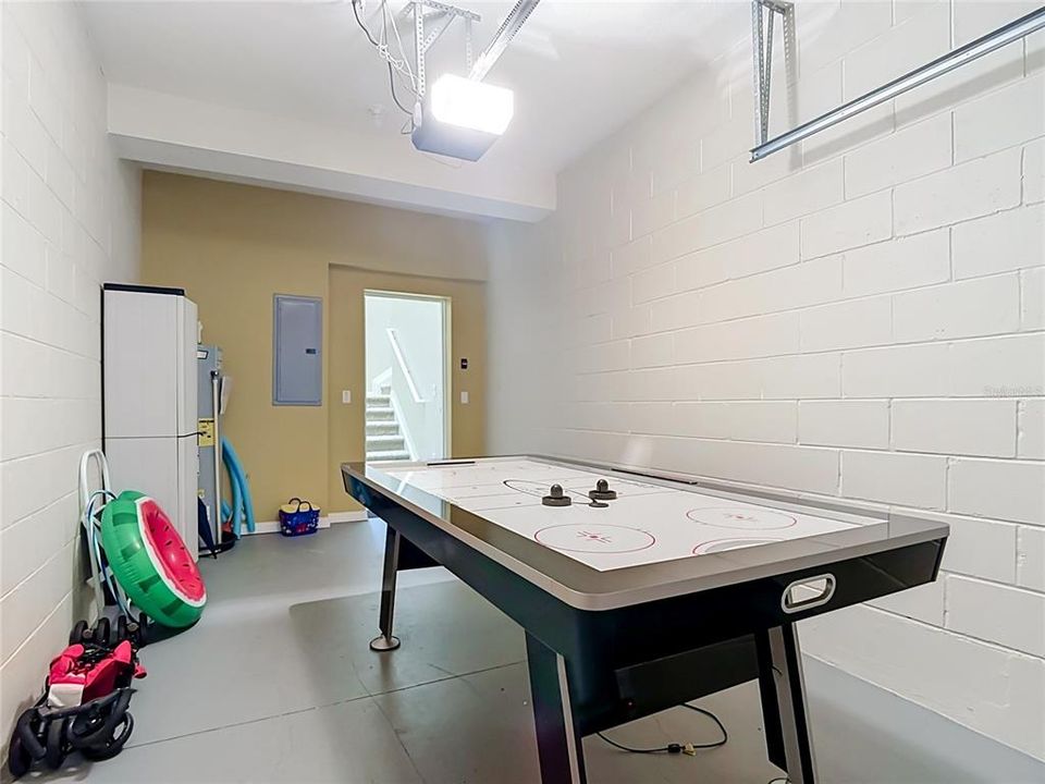 For Sale: $299,900 (3 beds, 2 baths, 1427 Square Feet)
