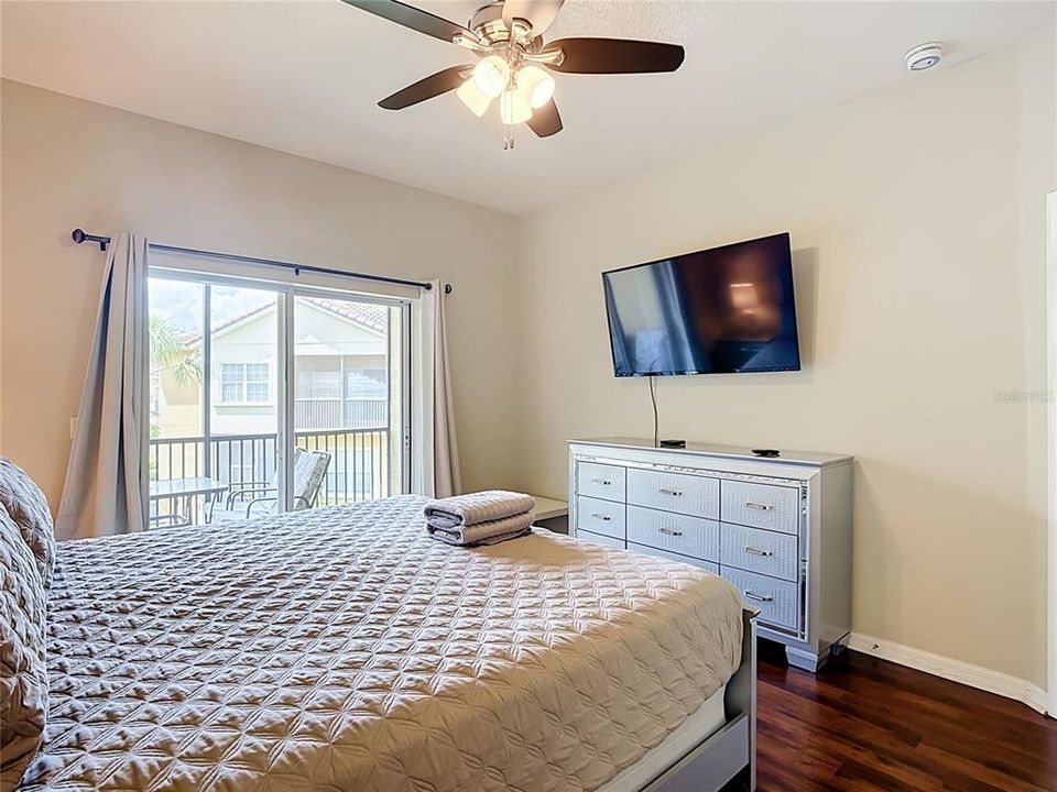 For Sale: $299,900 (3 beds, 2 baths, 1427 Square Feet)
