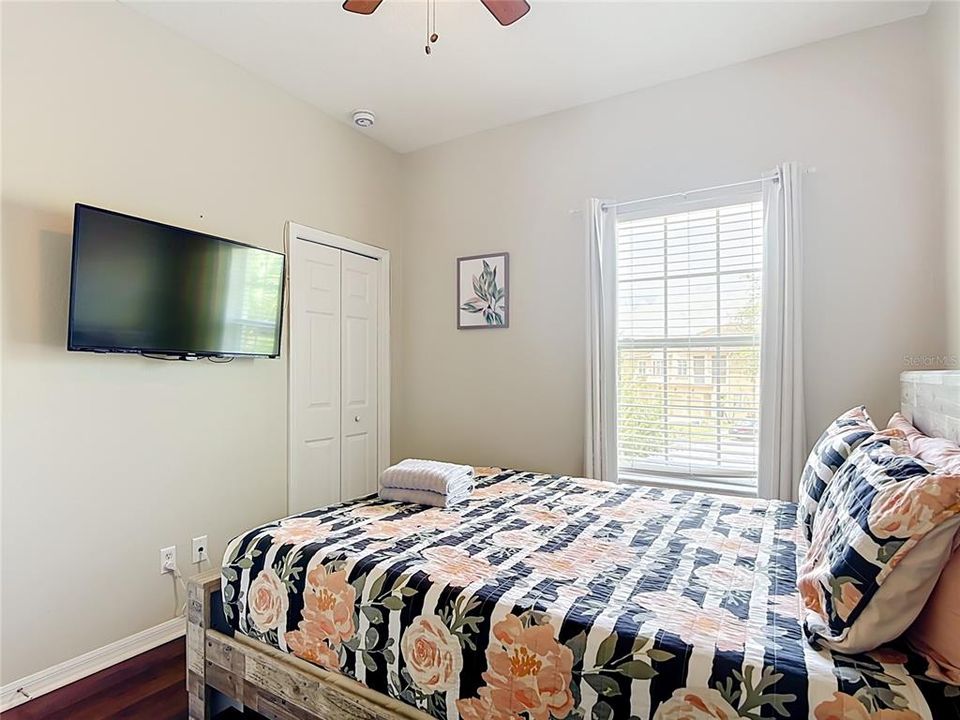 For Sale: $299,900 (3 beds, 2 baths, 1427 Square Feet)