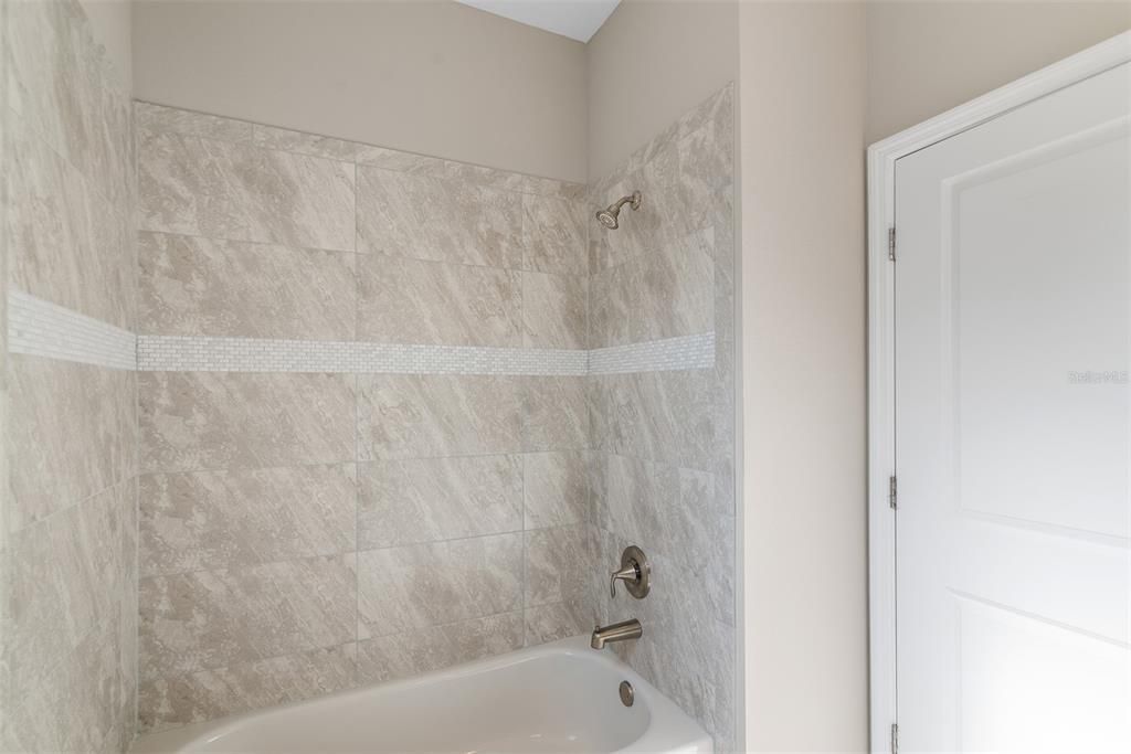 For Sale: $375,000 (3 beds, 2 baths, 1905 Square Feet)